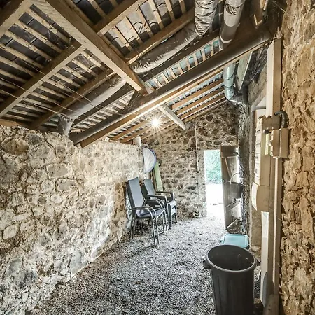 In With Garden, Cleaning Included * Brainville